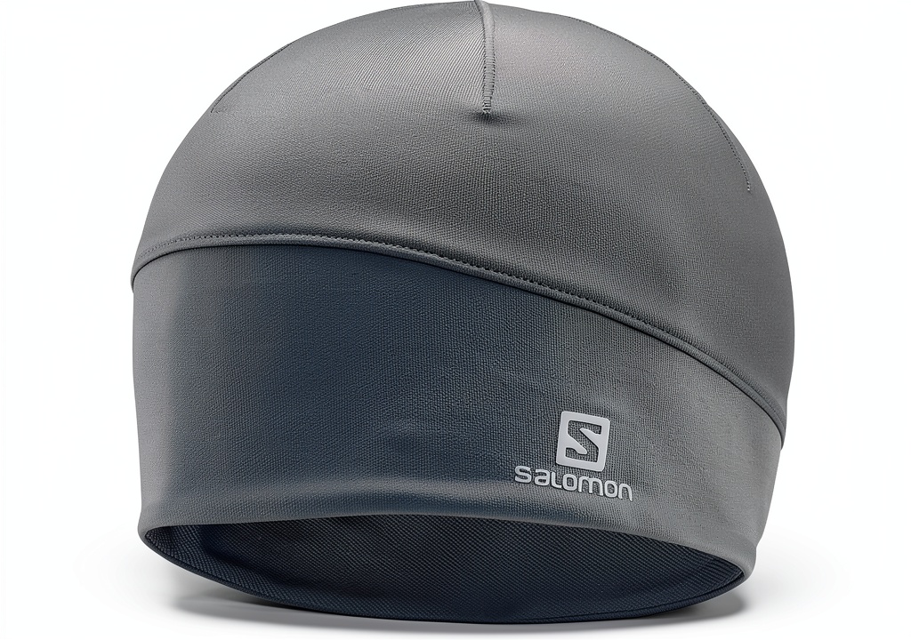 Berretto Salomon Active Beanie indossato durante sci nordico
