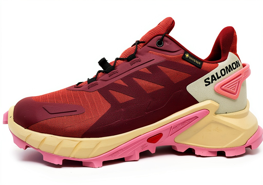 Salomon Supercross 4 Gore-Tex su sentiero roccioso