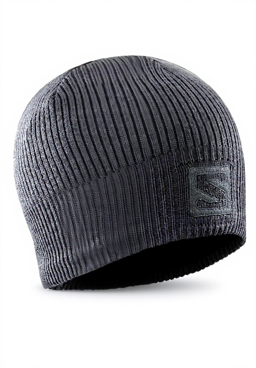 Berretto Salomon Beanie indossato in ambiente invernale