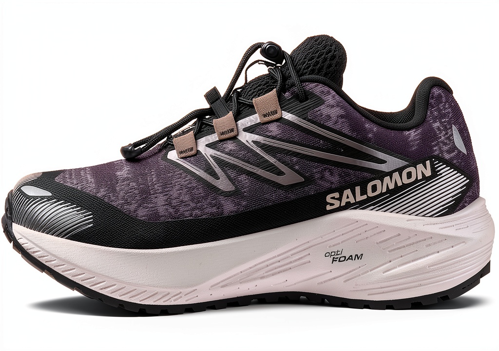 Installing Salomon Aero Flow GRVL scarpe da corsa donna gravel on a wooden desk